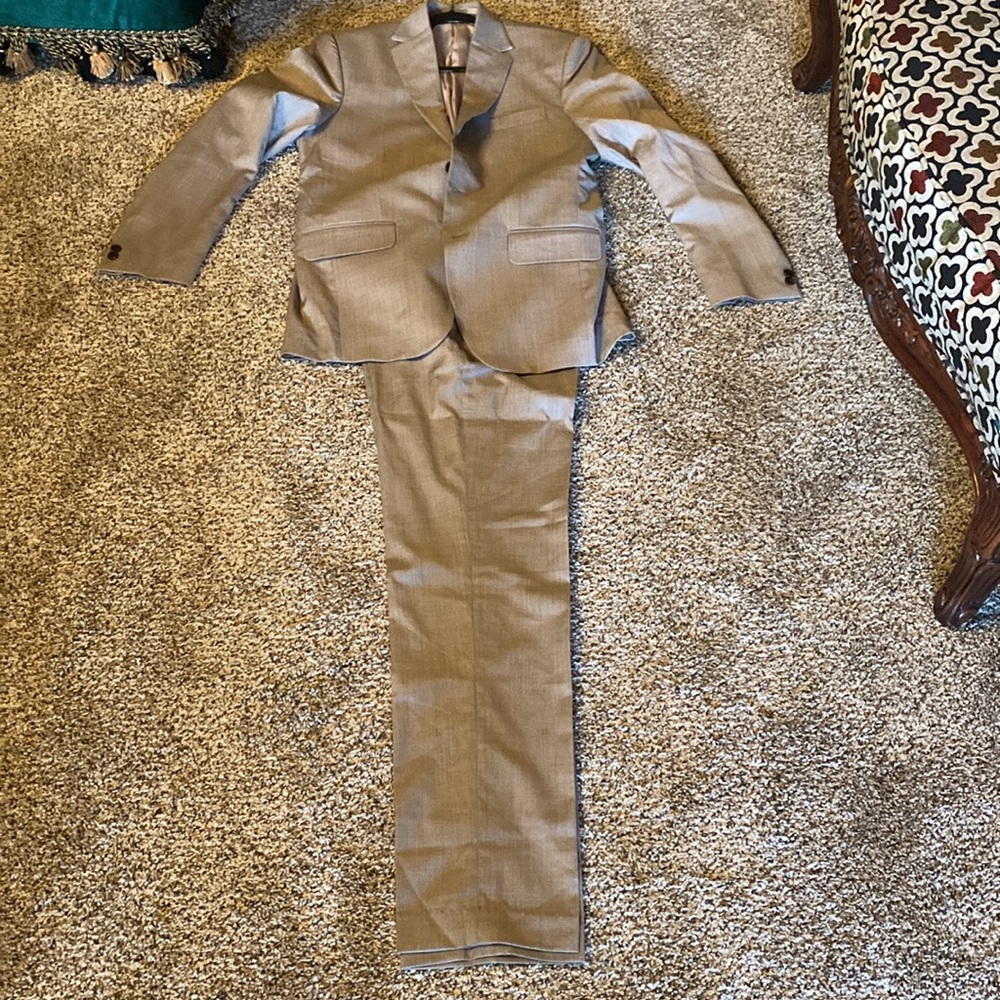 Studio suit - Picture 4 of 4
